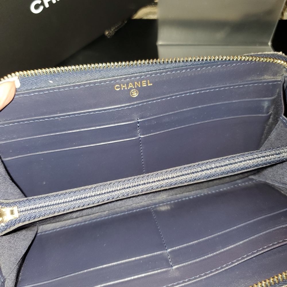 Authentic Chanel Paris Denim Zip Around wallet. FULL INCLUSION - Picture 9 of 12
